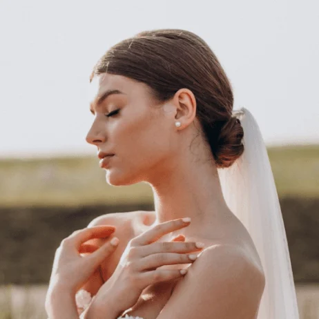 Young beautiful bride her wedding 1.png