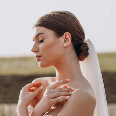 Young beautiful bride her wedding 1.png